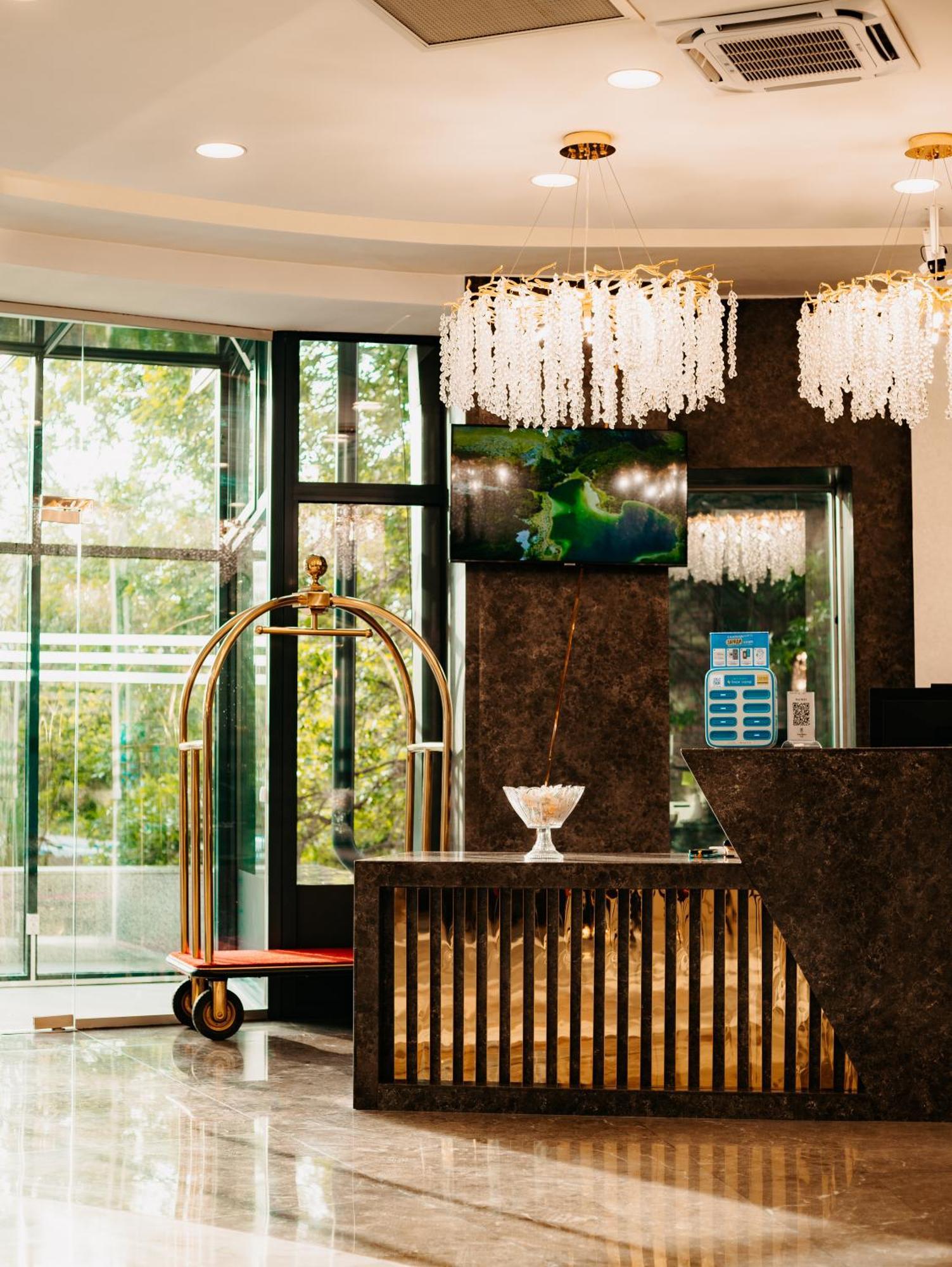 Grand Mildom Hotel Almaty Exterior photo